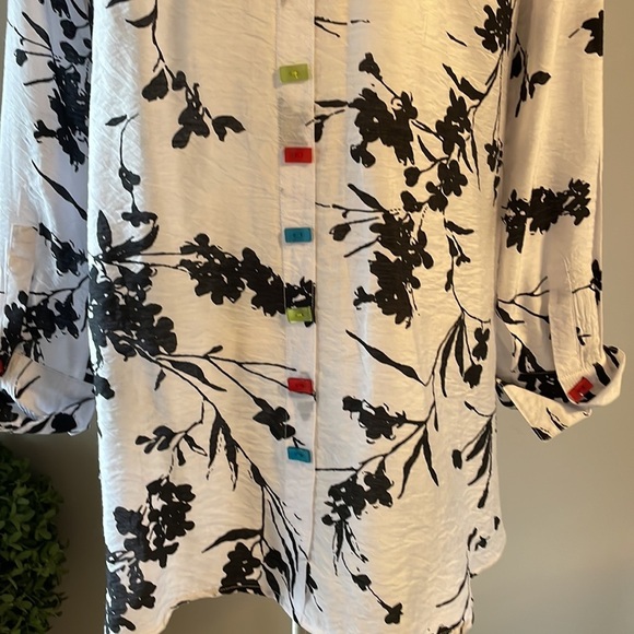 MULTIPLES black and white floral print crinkle woven point collar blouse size XS - Picture 10 of 16